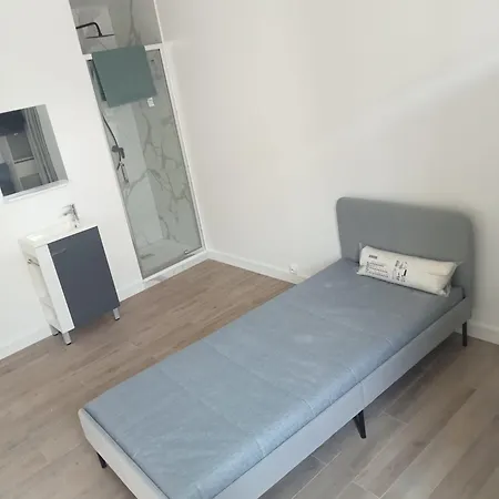 Apartment Appt *